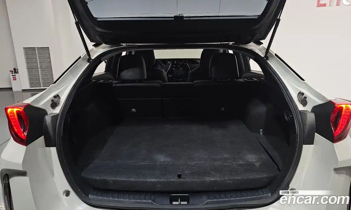 Toyota Prius 2017 1.8 Автомат в Москве № 199694, фото 20