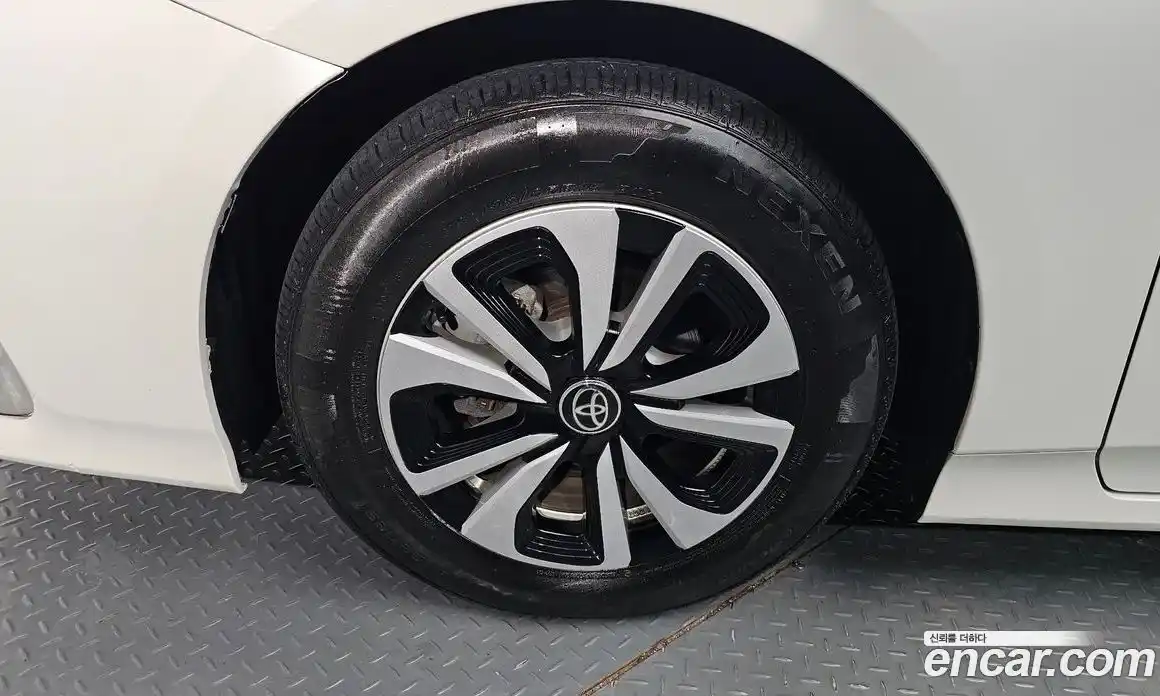 Toyota Prius 2017 1.8 Автомат в Москве № 199694, фото 5