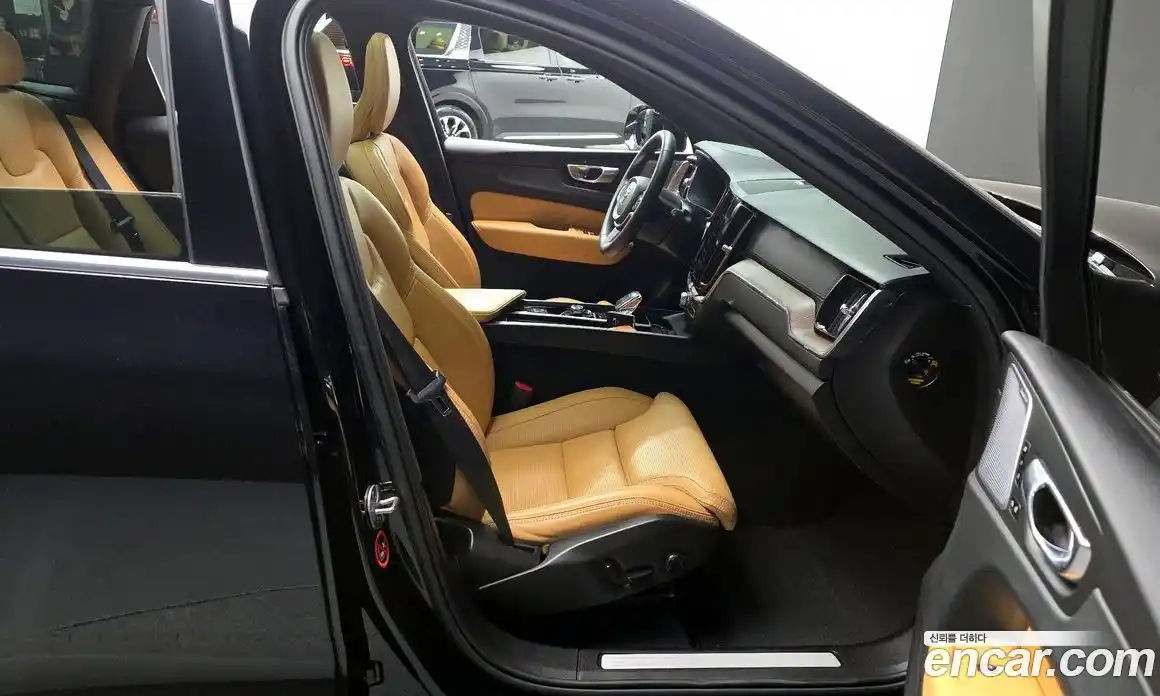 Volvo XC60 2023 2.0 Автомат в Москве № 212798, фото 11