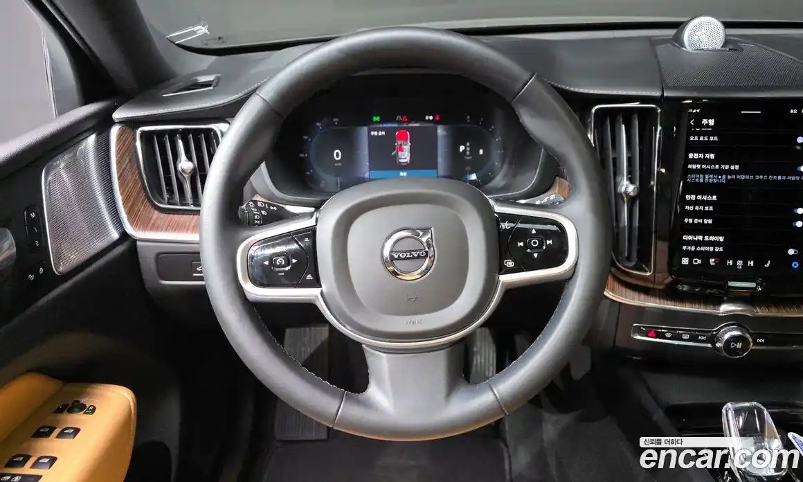 Volvo XC60 2023 2.0 Автомат в Москве № 212798, фото 13