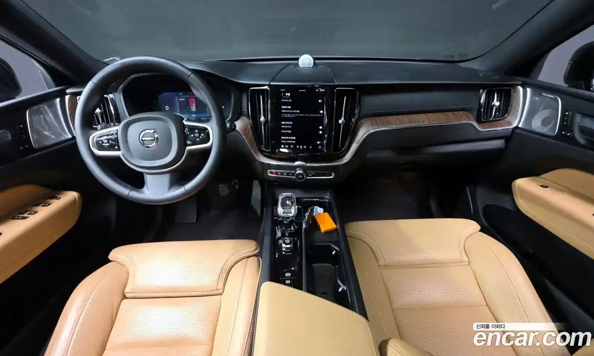 Volvo XC60 2023 2.0 Автомат в Москве № 212798, фото 7