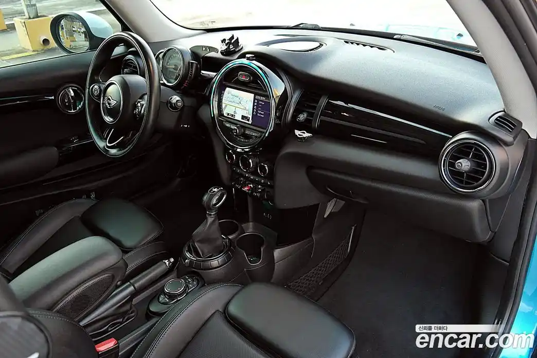 Mini Cooper 2015 1.5 Автомат в Москве № 214437, фото 16