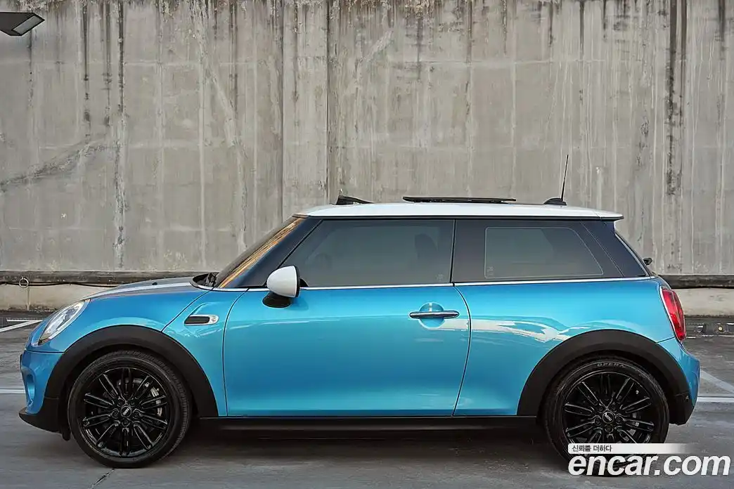 Mini Cooper 2015 1.5 Автомат в Москве № 214437, фото 7