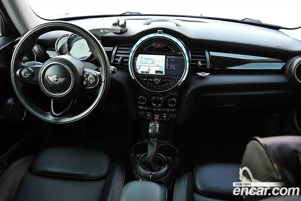 Mini Cooper 2015 1.5 Автомат в Москве № 214437, фото 9