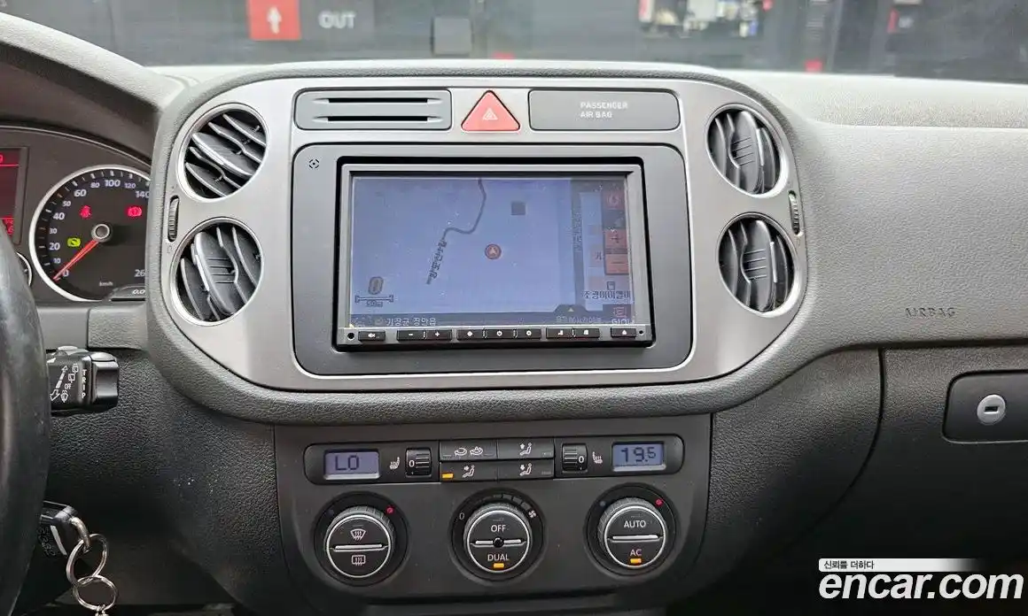 Volkswagen Tiguan 2009 2.0 Автомат в Москве № 214446, фото 14