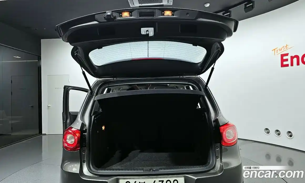 Volkswagen Tiguan 2009 2.0 Автомат в Москве № 214446, фото 20