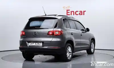 Volkswagen Tiguan 2009 2.0 Автомат в Москве № 214446, миниатюра 2