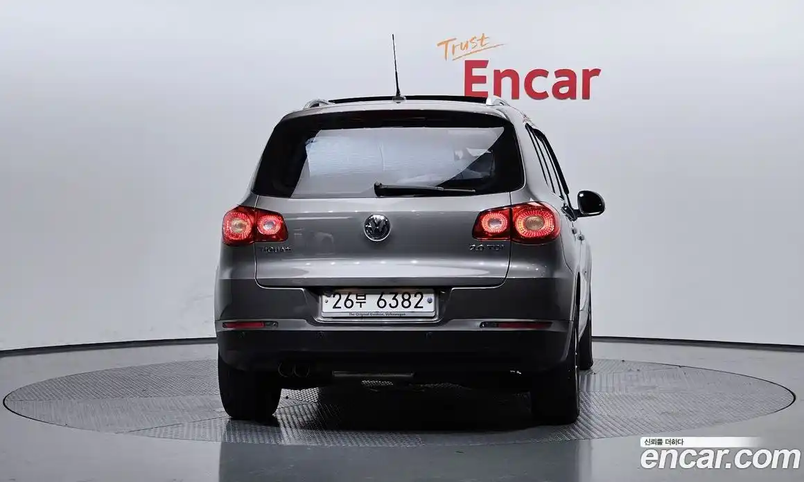 Volkswagen Tiguan 2009 2.0 Автомат в Москве № 214446, фото 4