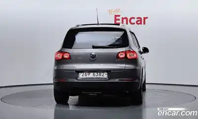 Volkswagen Tiguan 2009 2.0 Автомат в Москве № 214446, миниатюра 4