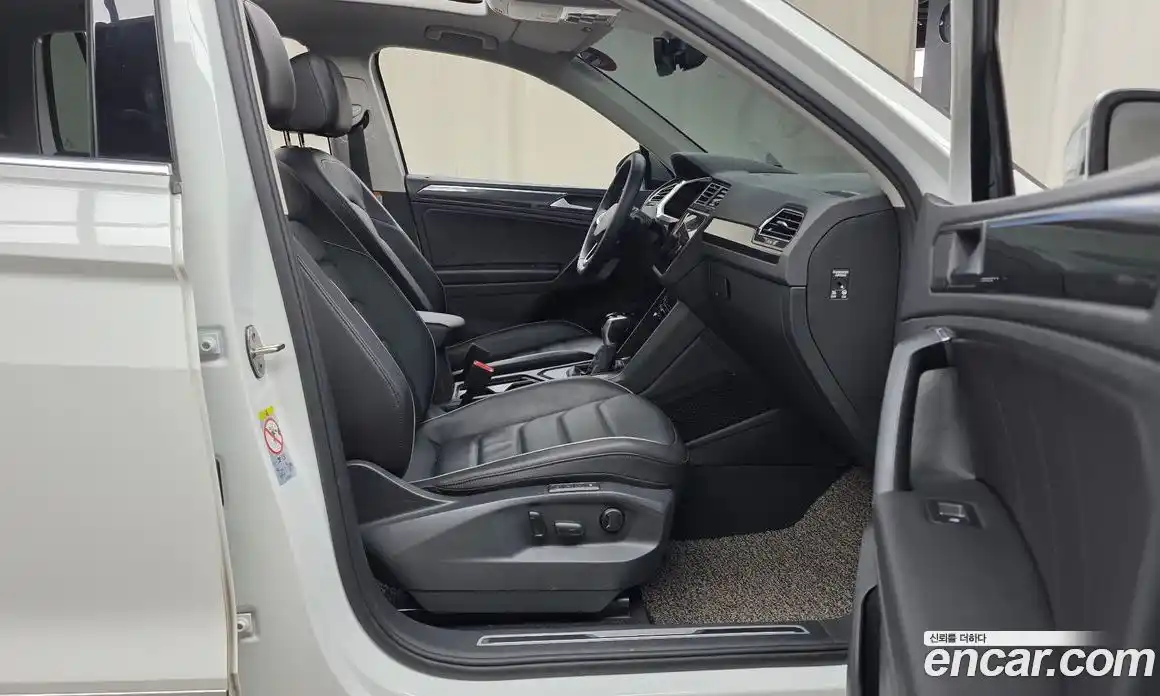 Volkswagen Tiguan 2021 2.0 Автомат в Москве № 215104, фото 11