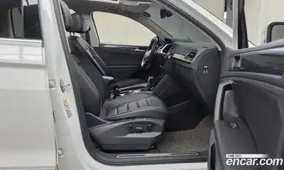 Volkswagen Tiguan 2021 2.0 Автомат в Москве № 215104, миниатюра 11