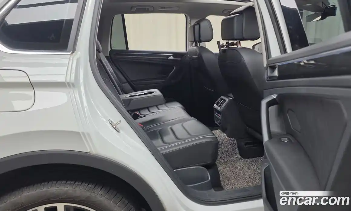 Volkswagen Tiguan 2021 2.0 Автомат в Москве № 215104, фото 12