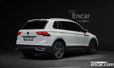 Volkswagen Tiguan 2021 2.0 Автомат в Москве № 215104, миниатюра 2