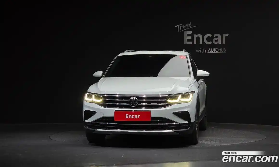 Volkswagen Tiguan 2021 2.0 Автомат в Москве № 215104, фото 3