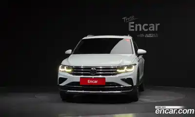 Volkswagen Tiguan 2021 2.0 Автомат в Москве № 215104, миниатюра 3