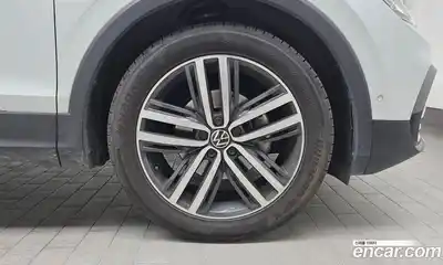 Volkswagen Tiguan 2021 2.0 Автомат в Москве № 215104, миниатюра 5