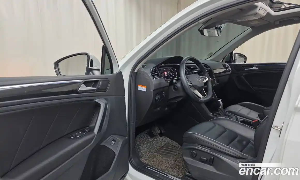 Volkswagen Tiguan 2021 2.0 Автомат в Москве № 215104, фото 10