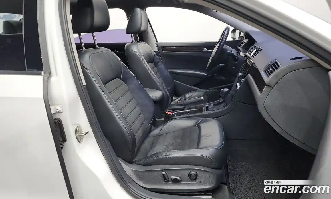 Volkswagen Passat 2015 2.0 Автомат в Москве № 215355, фото 11