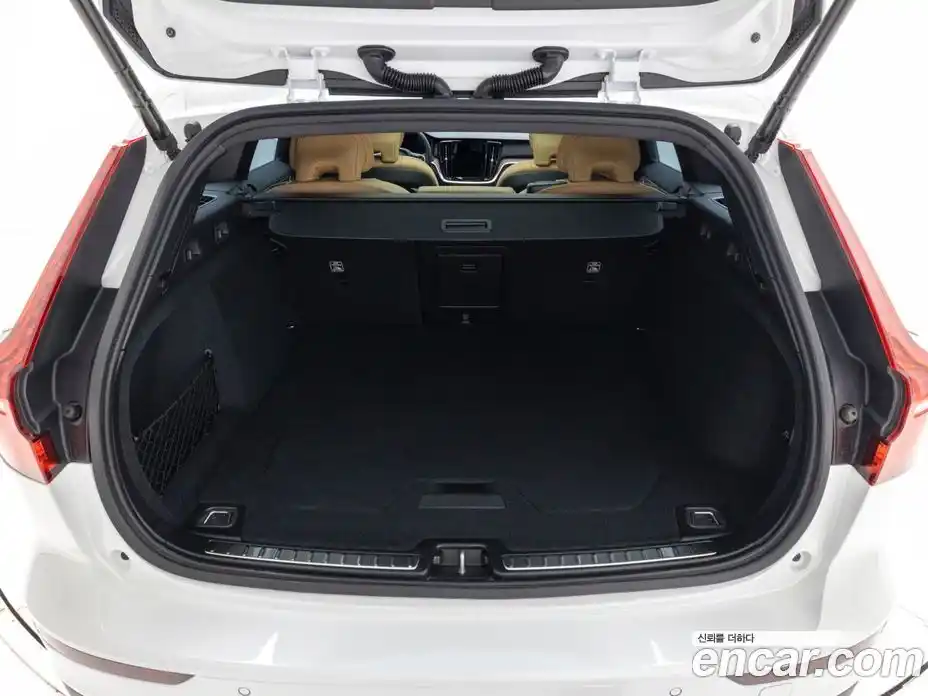 Volvo V60 2026 2.0 Автомат в Москве № 326133, фото 17