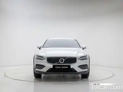 Volvo V60 2026 2.0 Автомат в Москве № 326133, миниатюра 2