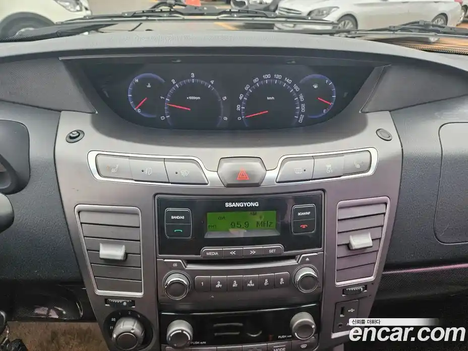 SsangYong Korando 2014 2.0 Автомат в Москве № 341852, фото 16