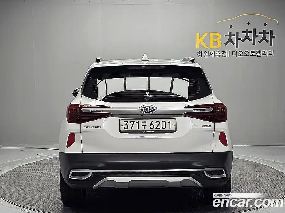 Kia Seltos 2020 1.6 Автомат в Москве № 461754, фото 3