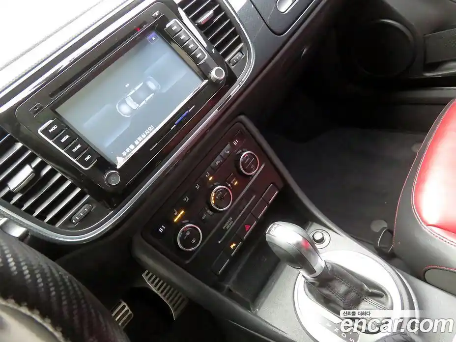 Volkswagen Beatle 2014 2.0 Автомат в Москве № 534474, фото 17