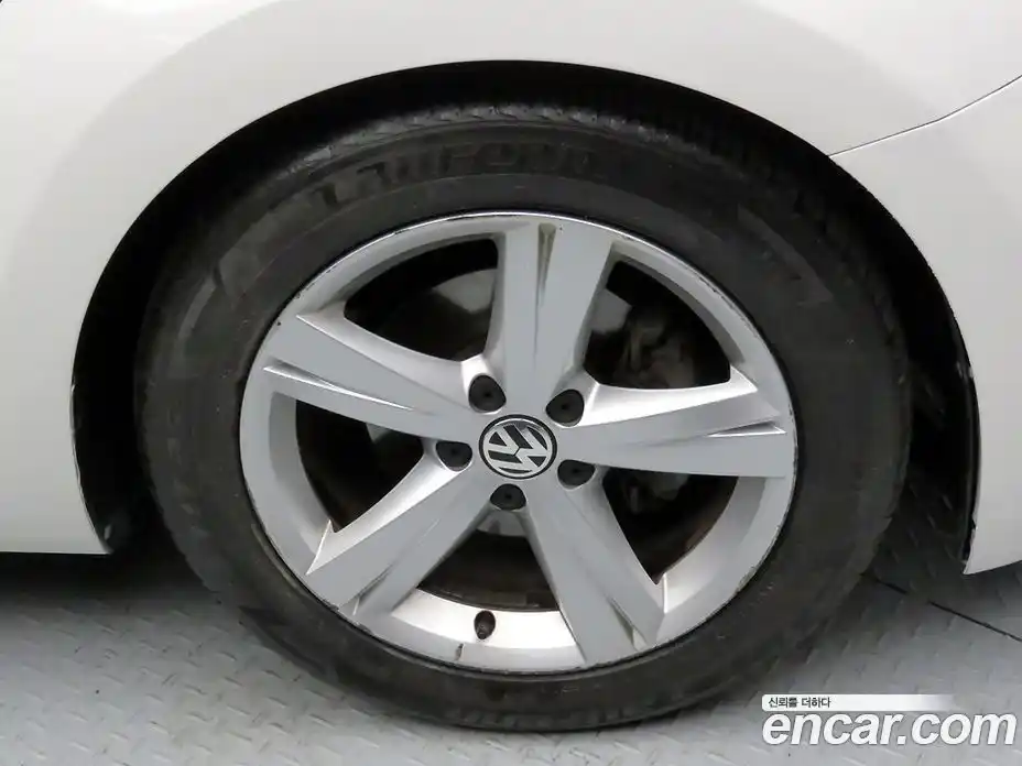 Volkswagen Beatle 2014 2.0 Автомат в Москве № 534474, фото 20