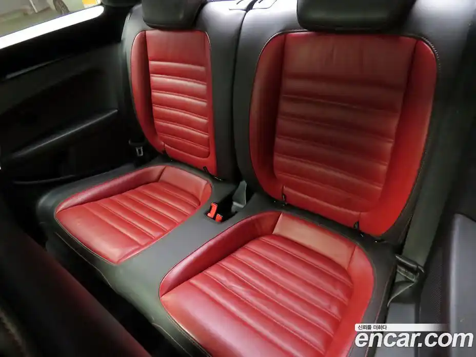 Volkswagen Beatle 2014 2.0 Автомат в Москве № 534474, фото 6