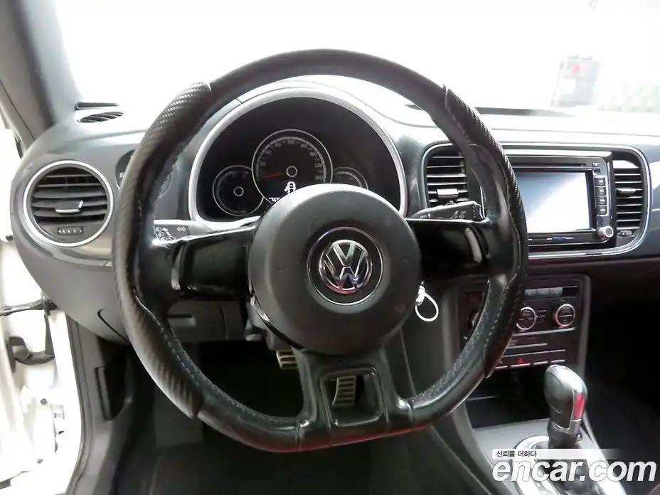 Volkswagen Beatle 2014 2.0 Автомат в Москве № 534474, фото 8