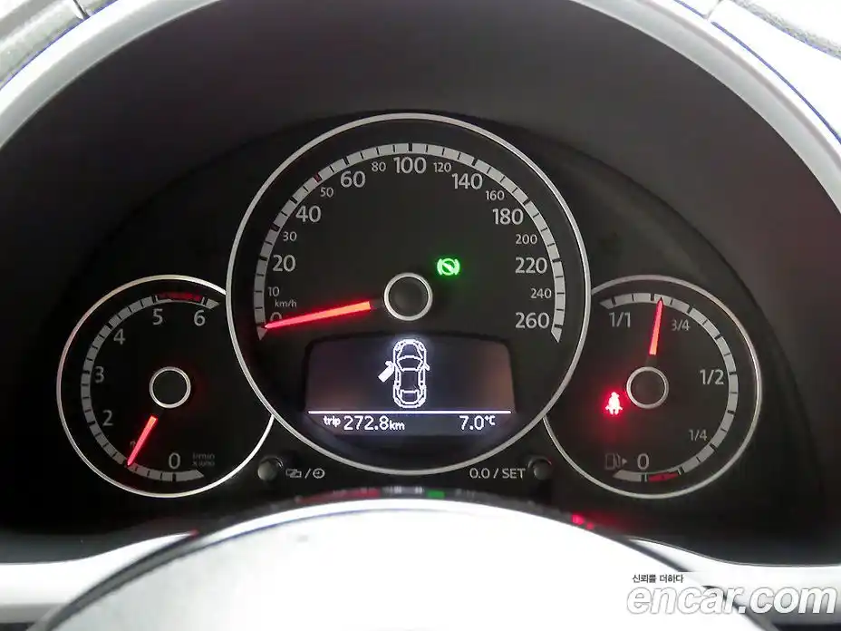 Volkswagen Beatle 2014 2.0 Автомат в Москве № 534474, фото 9