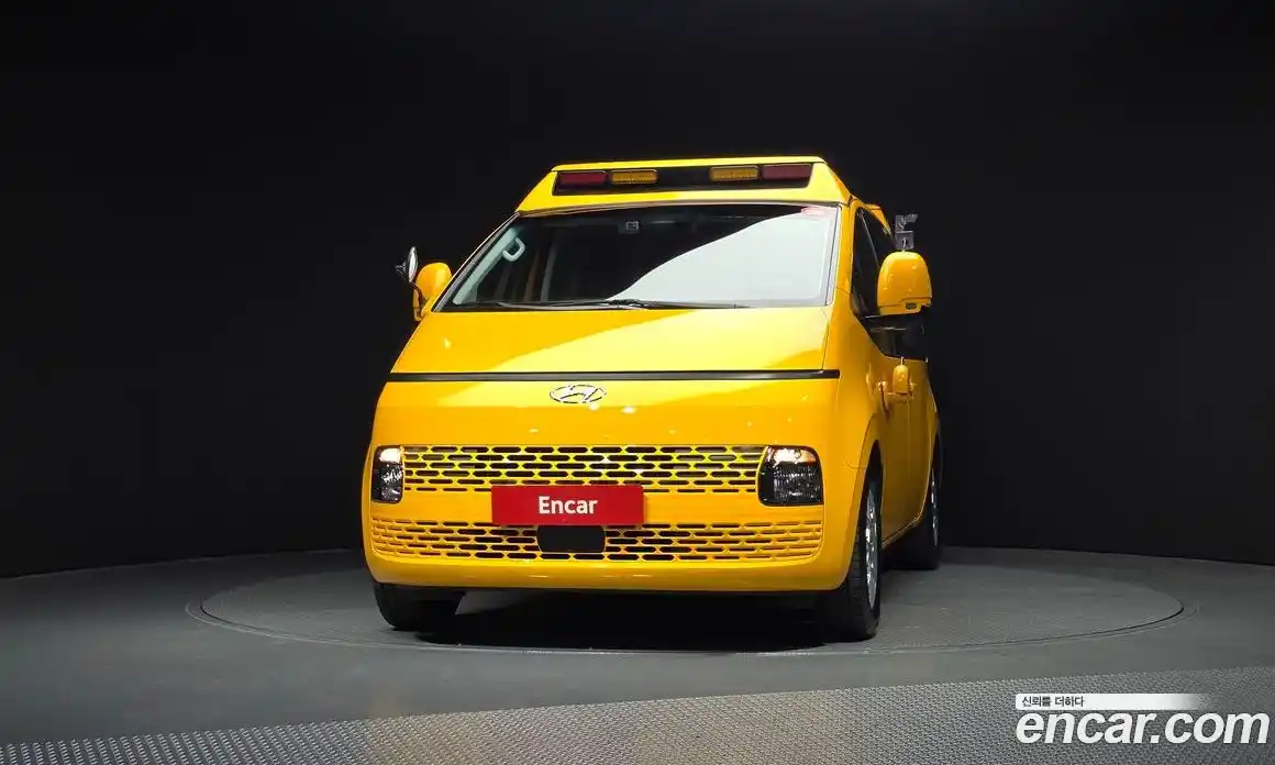 Hyundai Staria 2023 3.5 Автомат в Москве № 583328, фото 3