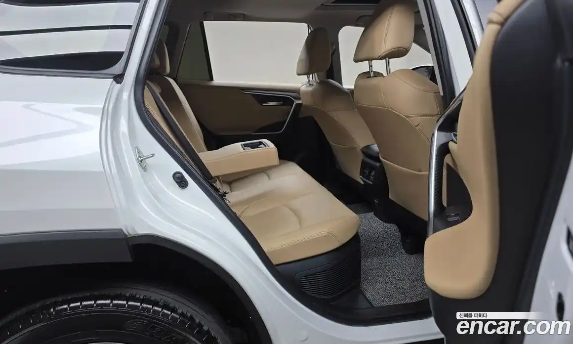 Toyota RAV4 2024 2.5 Автомат в Москве № 584591, фото 12