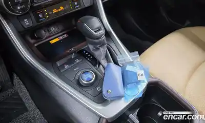 Toyota RAV4 2024 2.5 Автомат в Москве № 584591, миниатюра 9