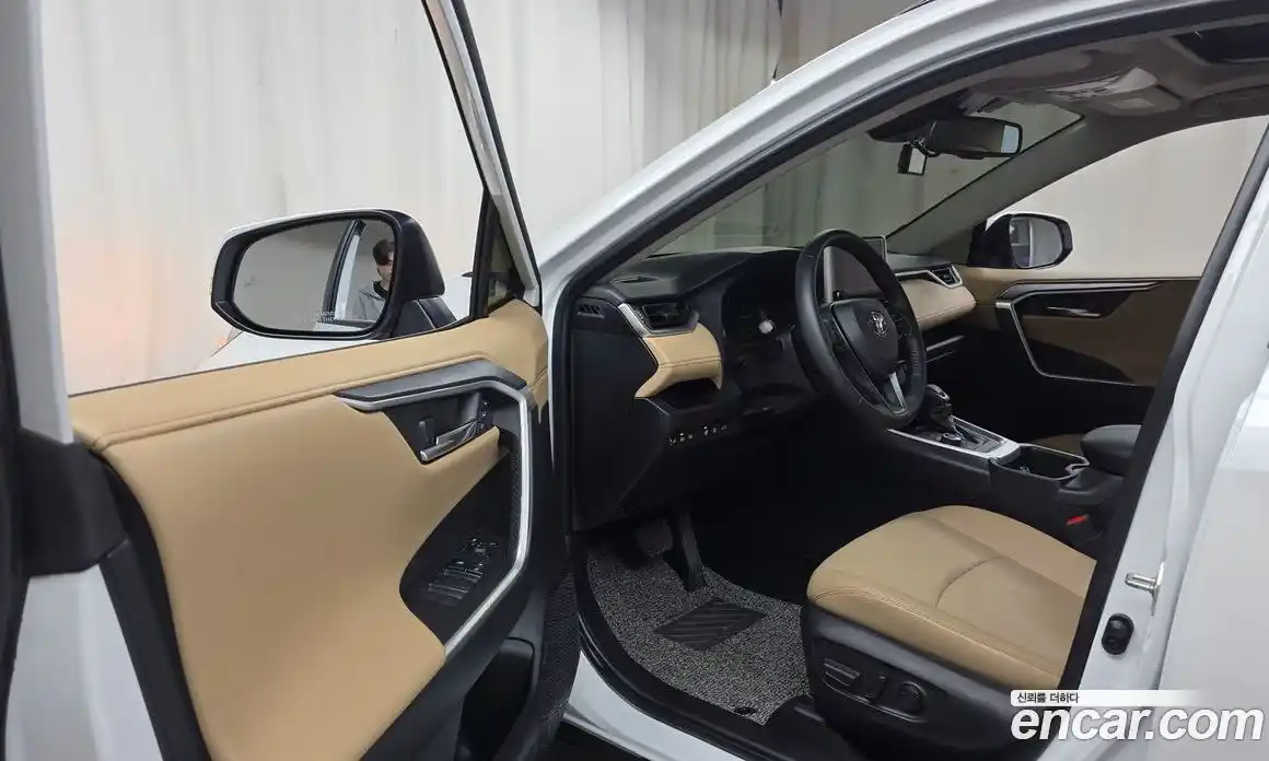 Toyota RAV4 2024 2.5 Автомат в Москве № 584591, фото 10