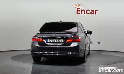 Honda Accord 2017 2.0 Автомат в Москве № 584626, миниатюра 4