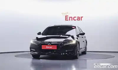Honda Accord 2018 2.0 Автомат в Москве № 584639, миниатюра 3