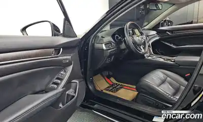 Honda Accord 2018 2.0 Автомат в Москве № 584639, миниатюра 10