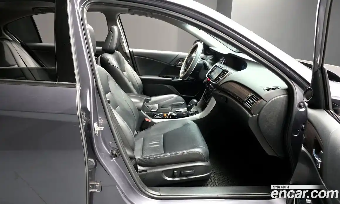 Honda Accord 2016 3.5 Автомат в Москве № 584648, фото 10