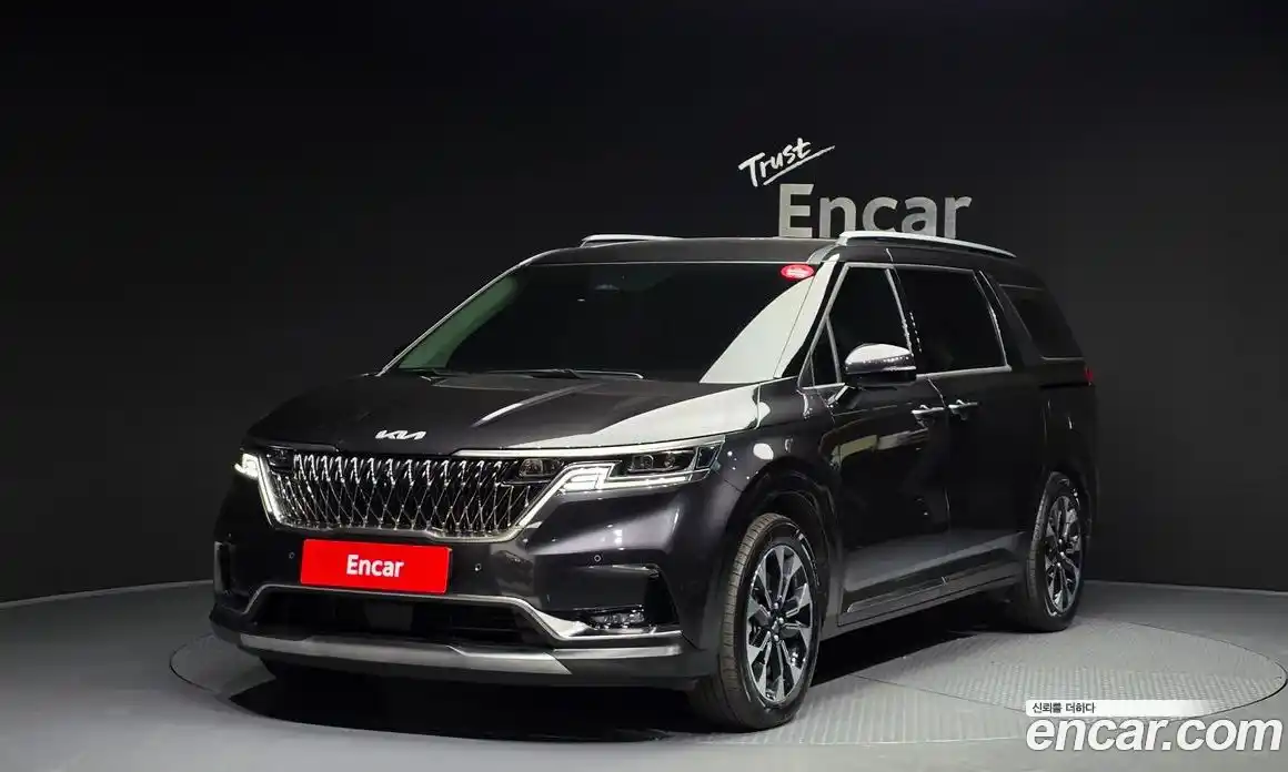 Kia Canival 2023 3.5 Автомат в Москве № 586675, фото 1