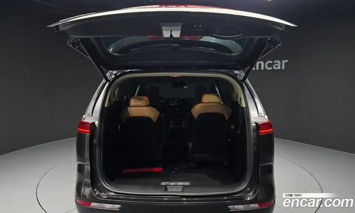 Kia Canival 2023 3.5 Автомат в Москве № 586675, фото 20