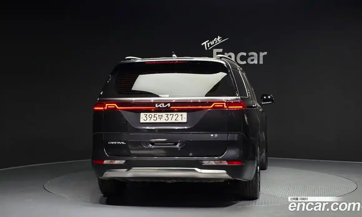 Kia Canival 2023 3.5 Автомат в Москве № 586675, фото 4