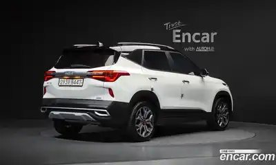 Kia Seltos 2023 1.6 Автомат в Москве № 587826, миниатюра 2