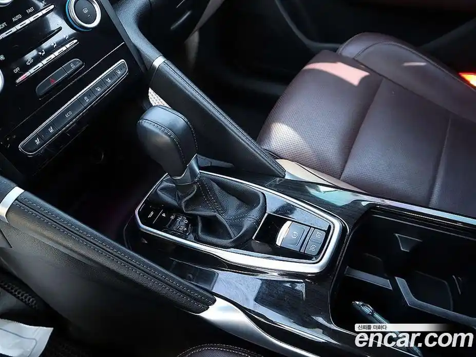 Renault QM6 2017 2.0 Автомат в Москве № 590447, фото 13