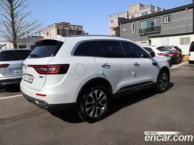 Renault QM6 2017 2.0 Автомат в Москве № 590447, миниатюра 3