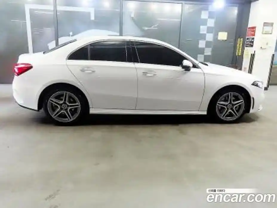 Mercedes-Benz A-Class 2023 2.0 Автомат в Москве № 591890, фото 3
