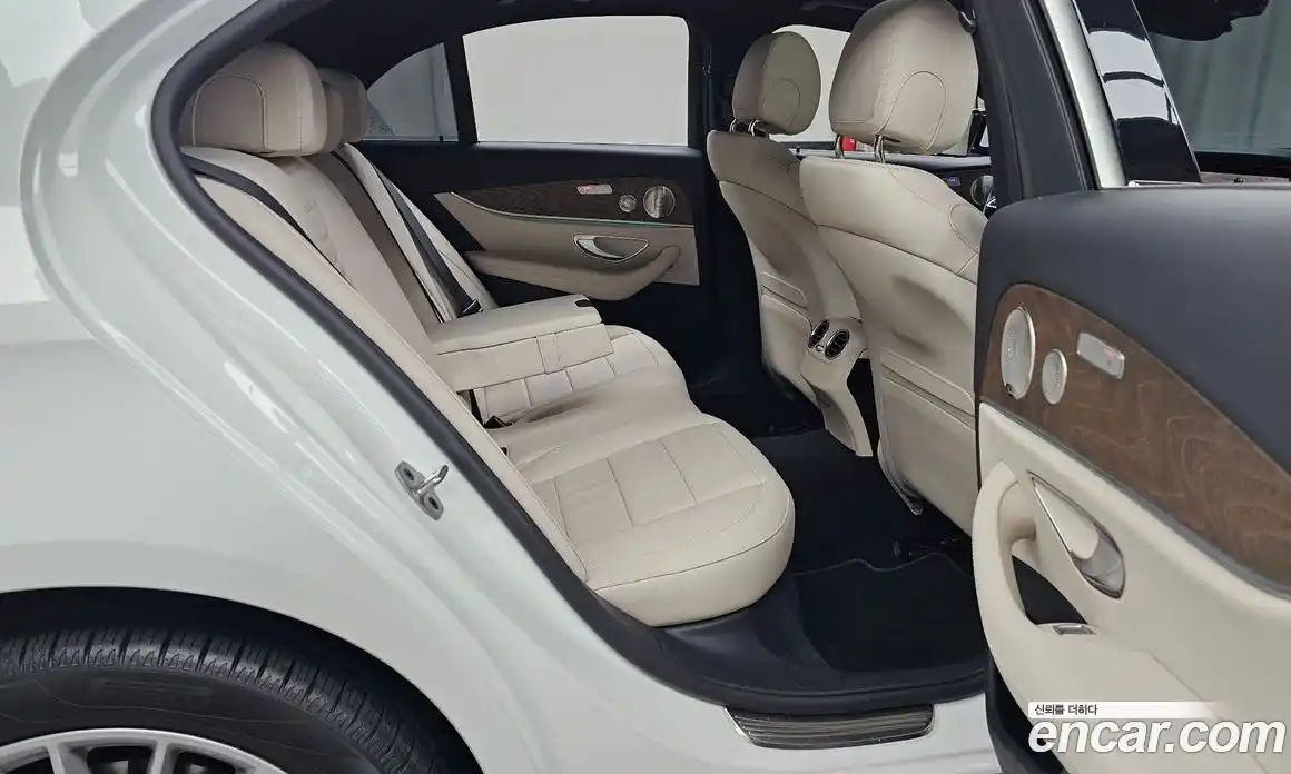 Mercedes-Benz E-Class 2022 1.9 Автомат в Москве № 592002, фото 12