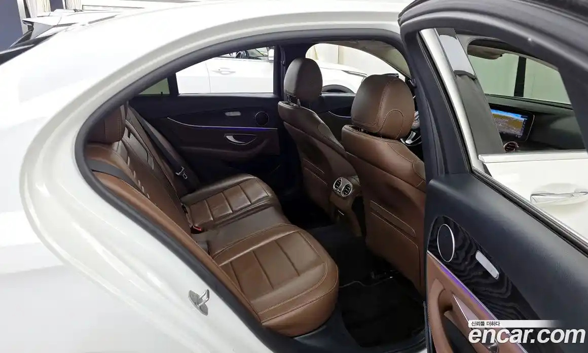 Mercedes-Benz E-Class 2017 2.0 Автомат в Москве № 592193, фото 12