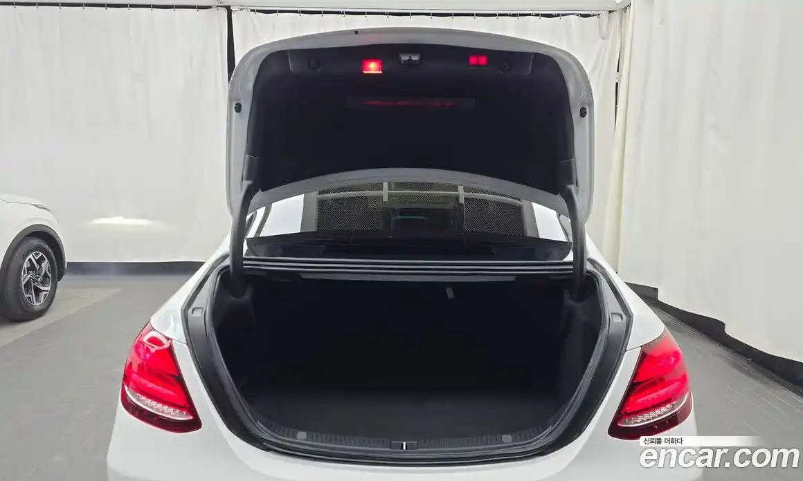 Mercedes-Benz E-Class 2017 2.0 Автомат в Москве № 592193, фото 20