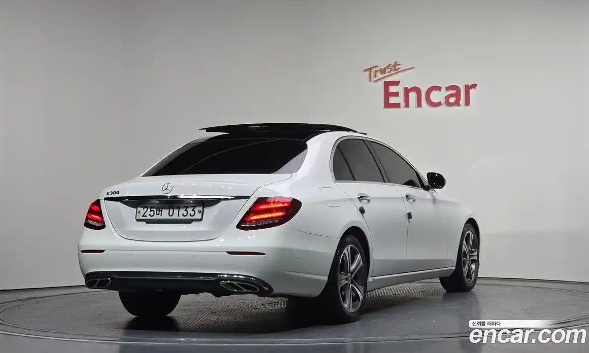 Mercedes-Benz E-Class 2017 2.0 Автомат в Москве № 592193, фото 2